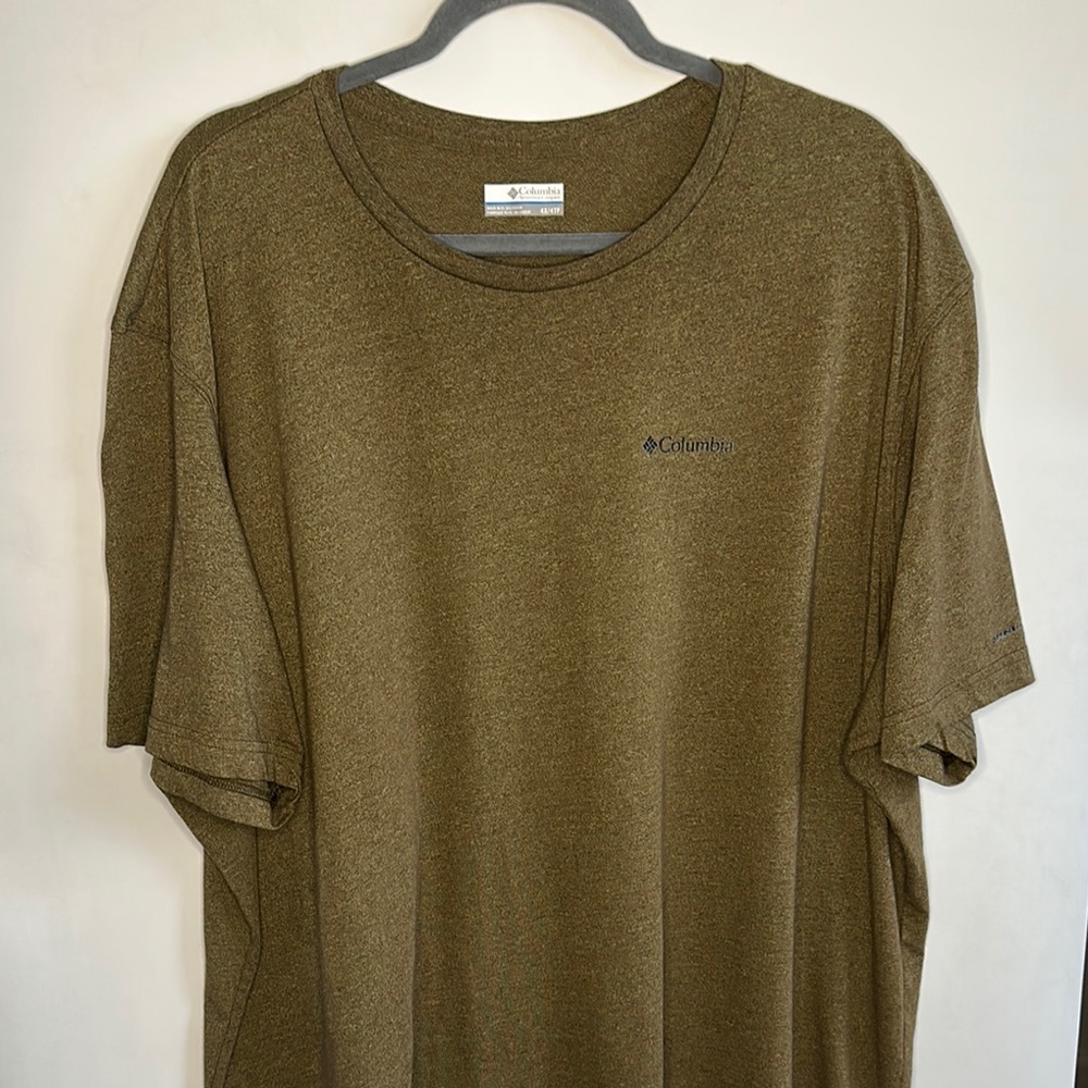 Columbia Khaki Green Short Sleeve Tee Relaxed Fit